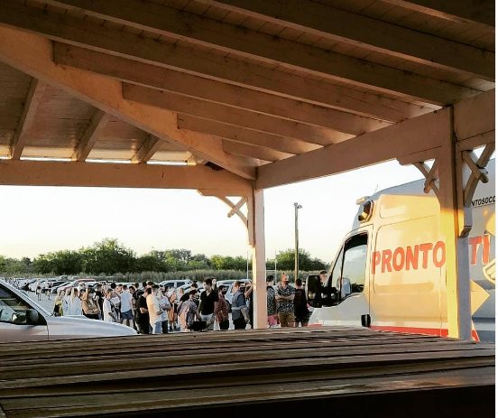 Ambulancia de Pronto Socorro dando cobertura a un evento al aire libre