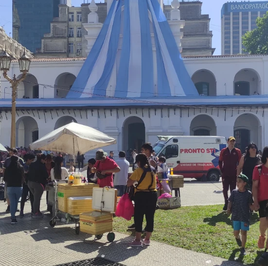 Ambulancia de Pronto Socorro en un evento público frente al Cabildo