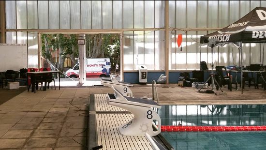 Ambulancia de Pronto Socorro dando cobertura en un torneo de natación
